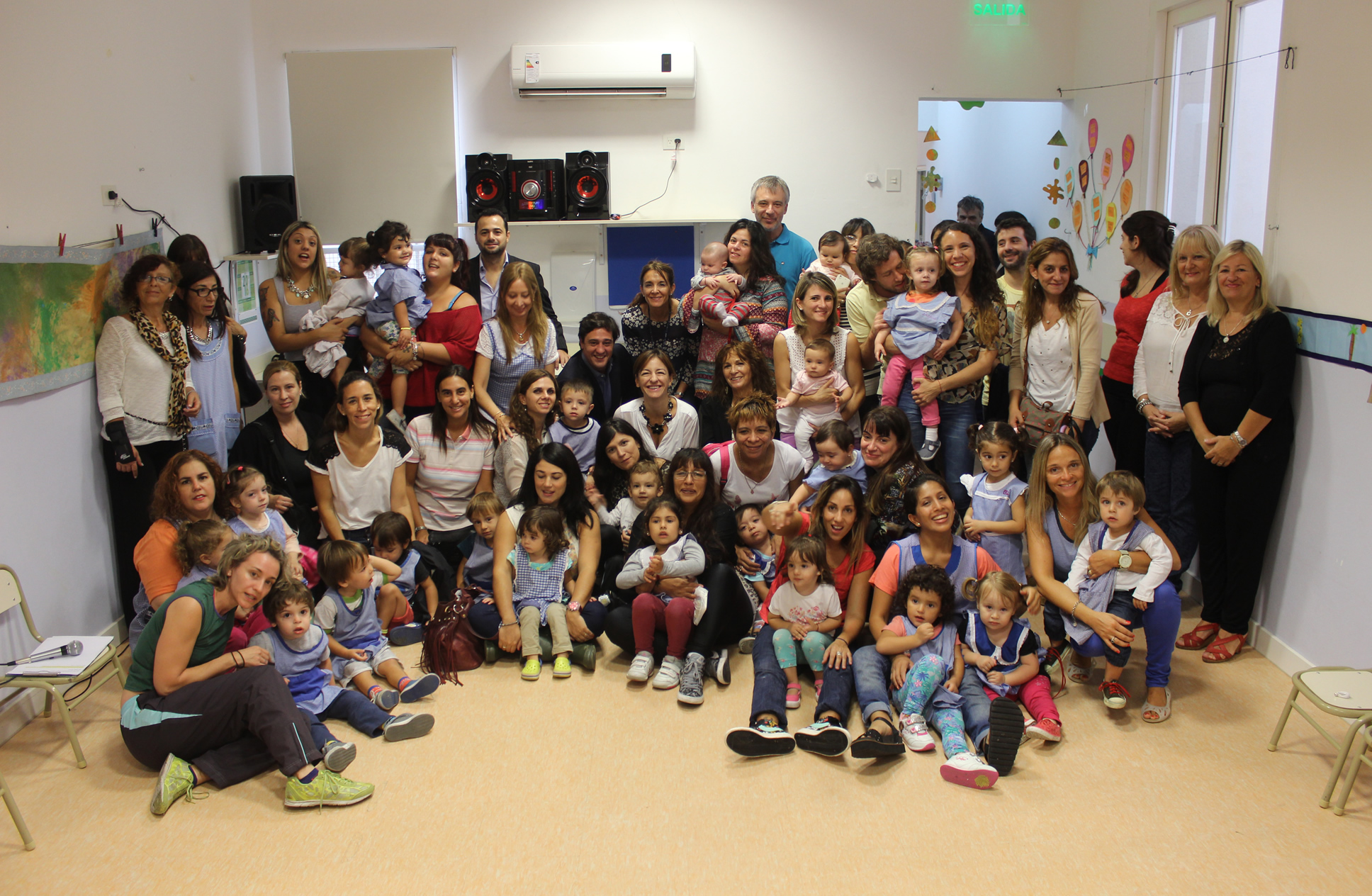 María Soledad Acuña visitó el Jardín Maternal de la AGC