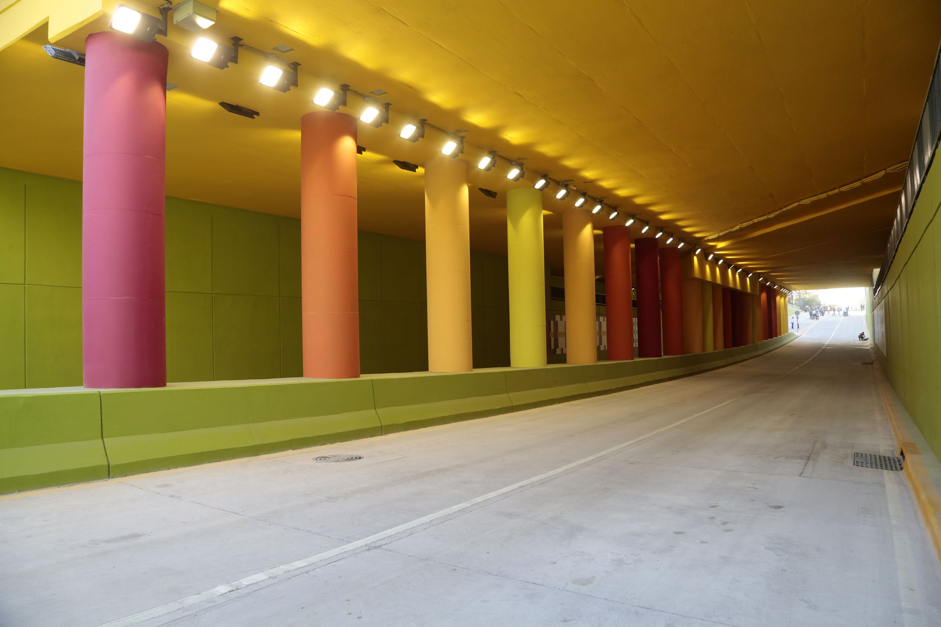 Imágenes del colorido túnel que, con el nuevo Metrobus beneficiará a más de 70 mil personas