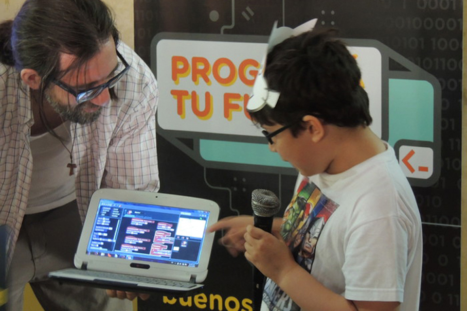 Los chicos aprenden a programar por internet