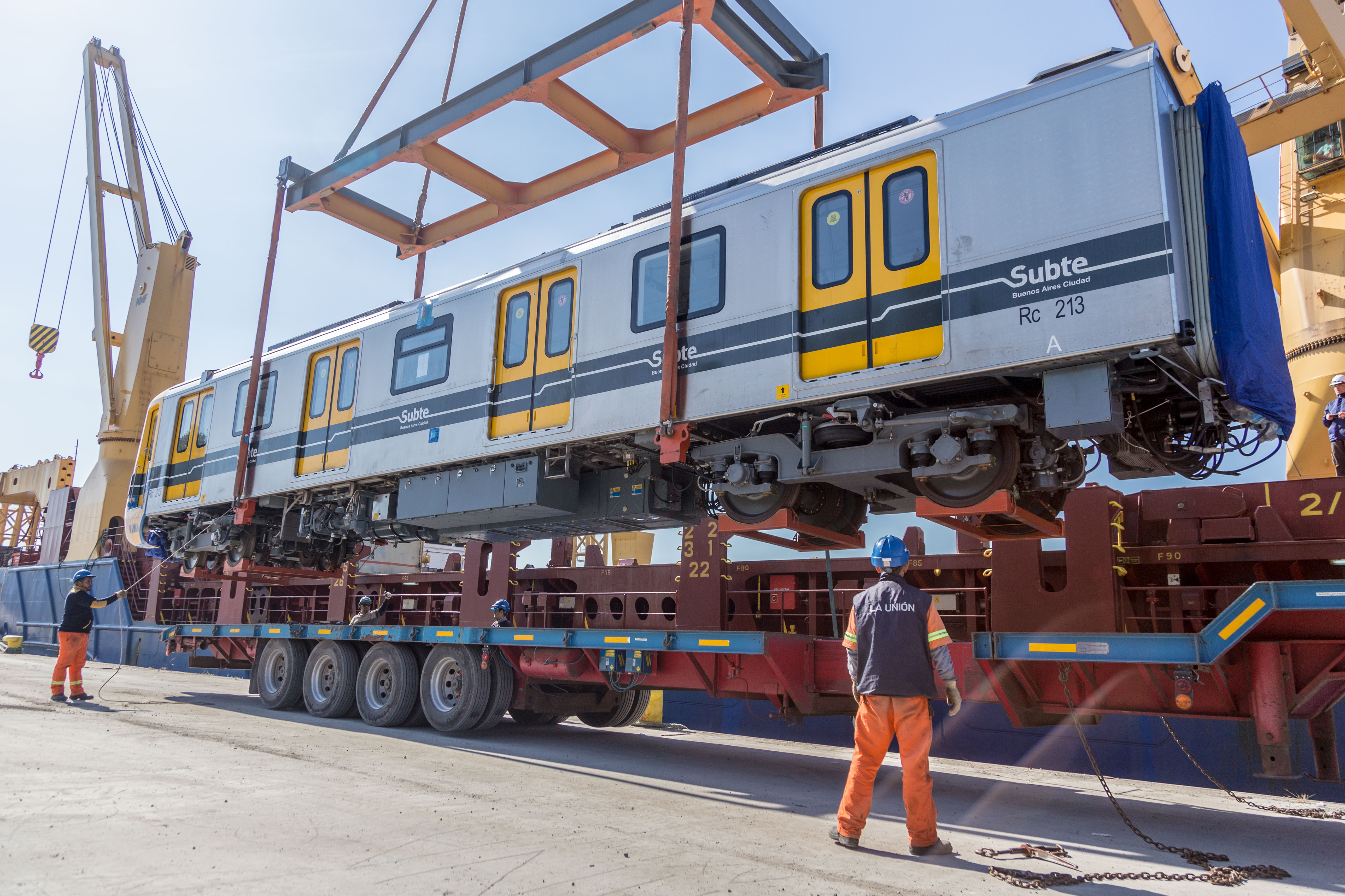 Llegaron al país 35 coches nuevos para la Línea A
