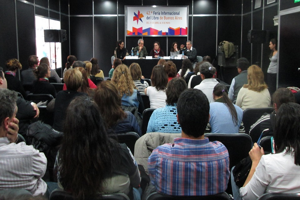 Mesa redonda de la UEICEE en la Feria del Libro