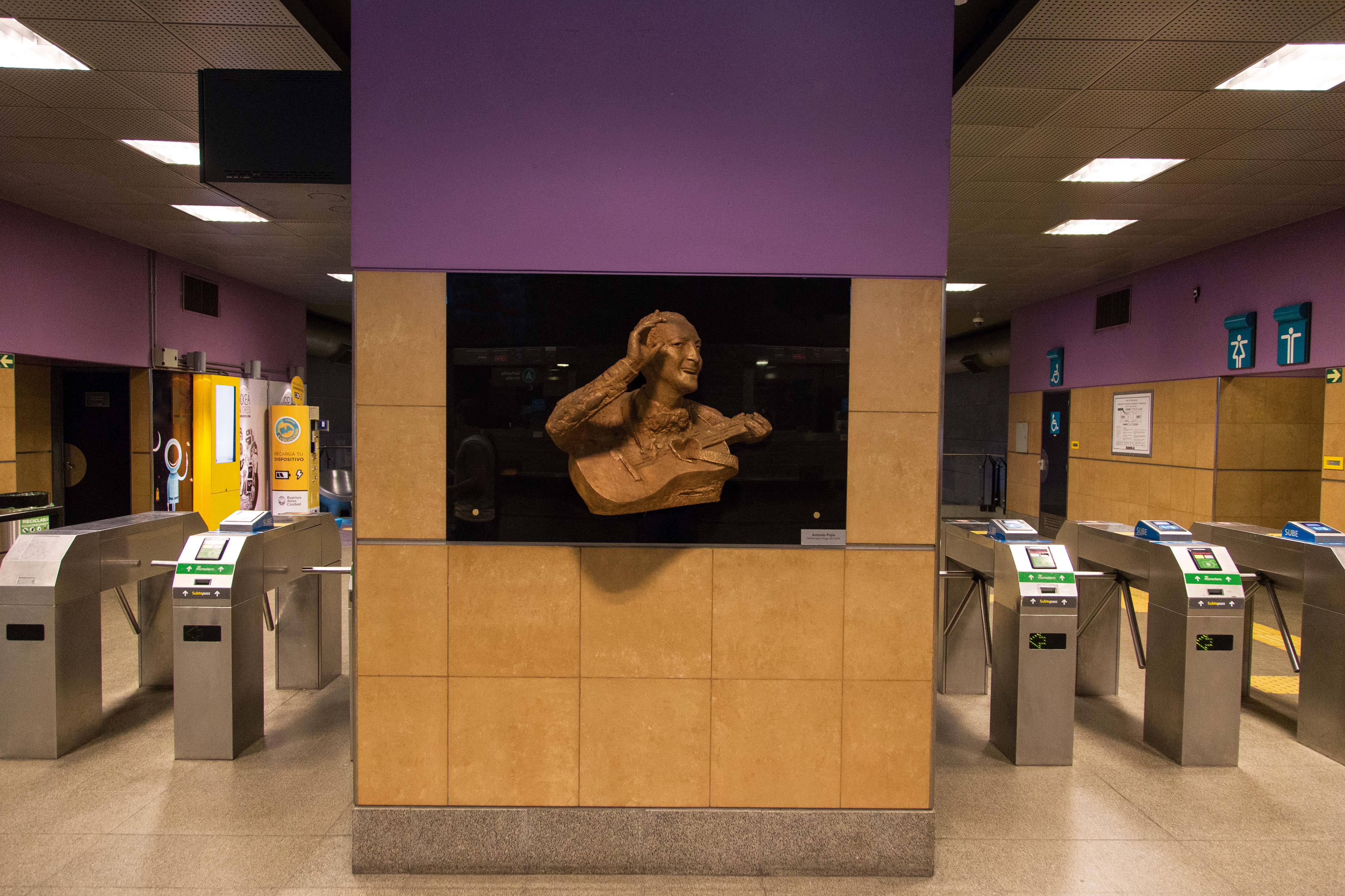 Homenaje a Hugo del Carril en la estación San Pedrito de la Línea A