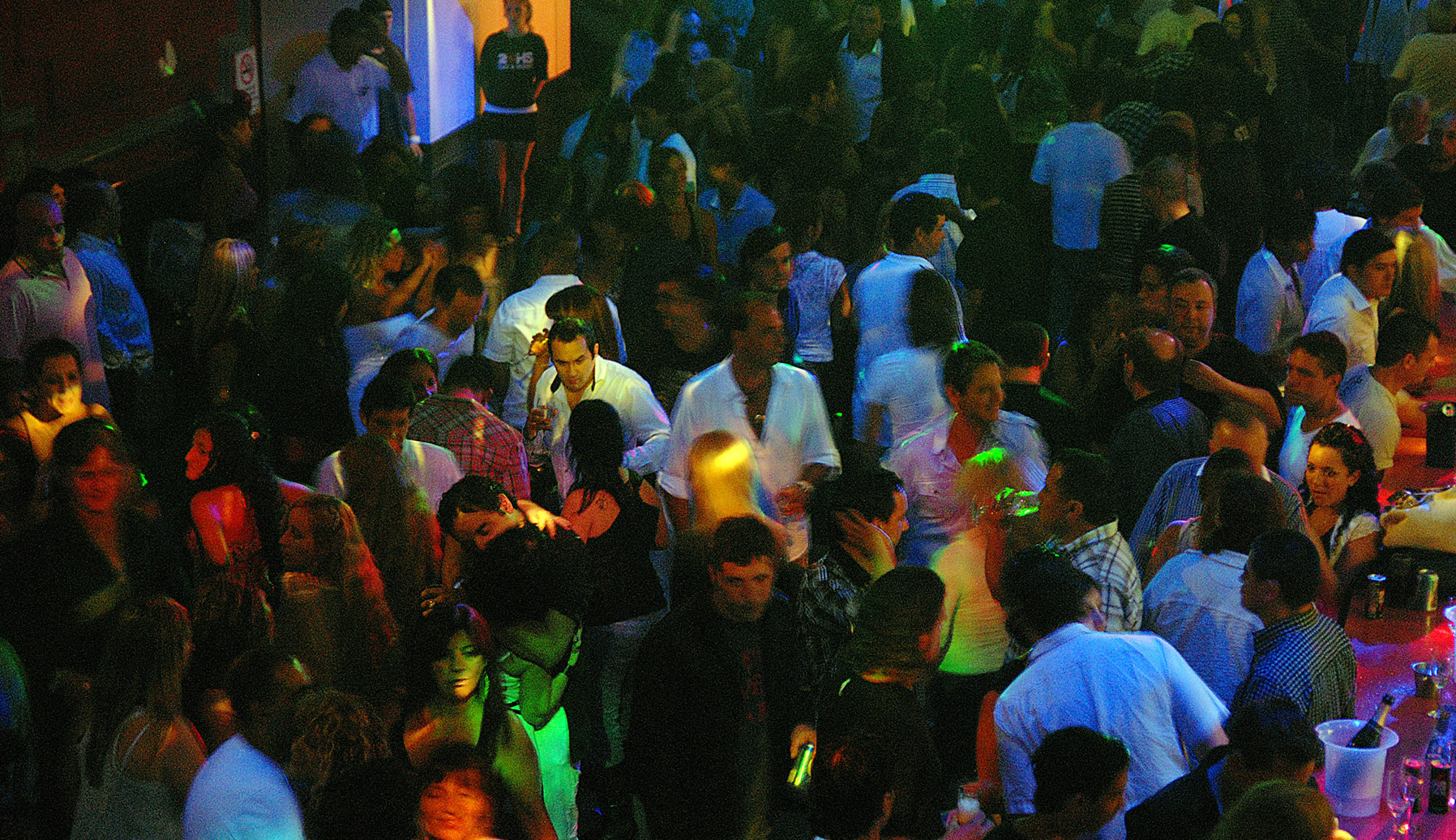 Clausuran after gracias a denuncia de vecinos