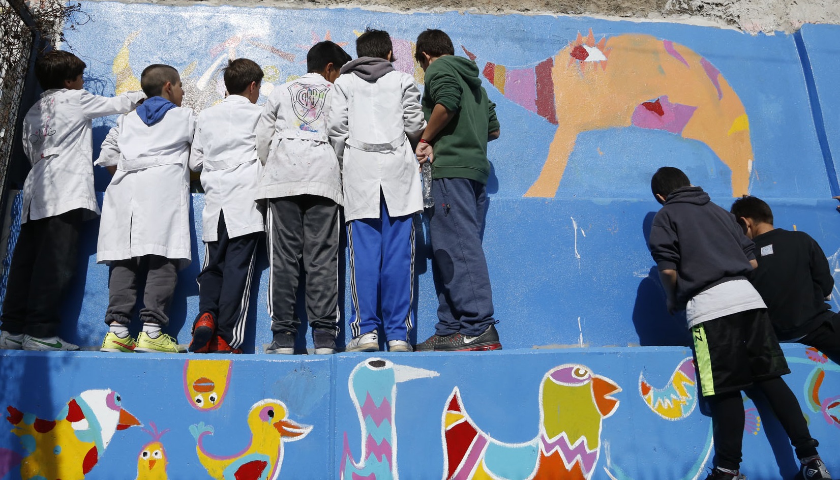 Alumnos pintaron el paso bajo nivel Holmberg