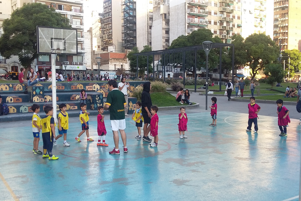 Las charlas gratuitas de fútbol se expanden por la Ciudad