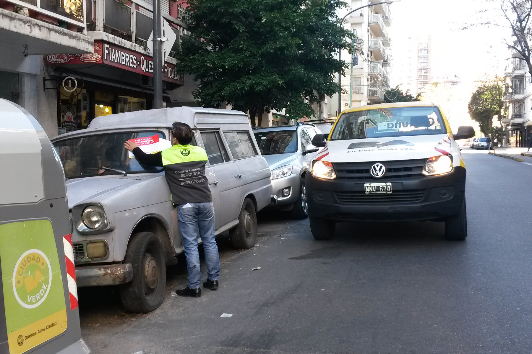 Se realizaron intimaciones a todos los autos abandonados de Recoleta