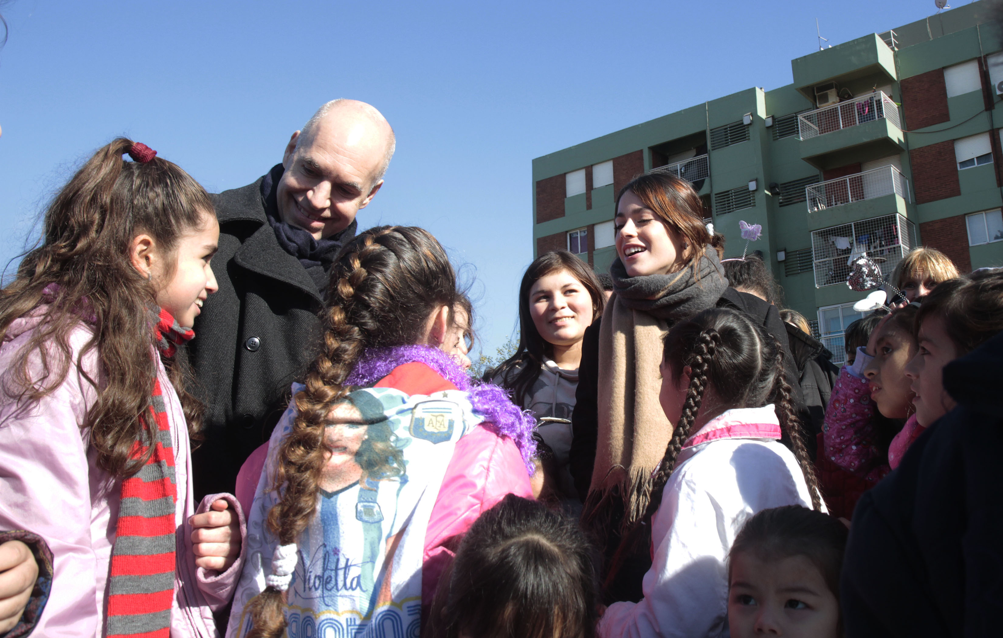 Visita al barrio 1-11-14 junto a Tini Stoessel