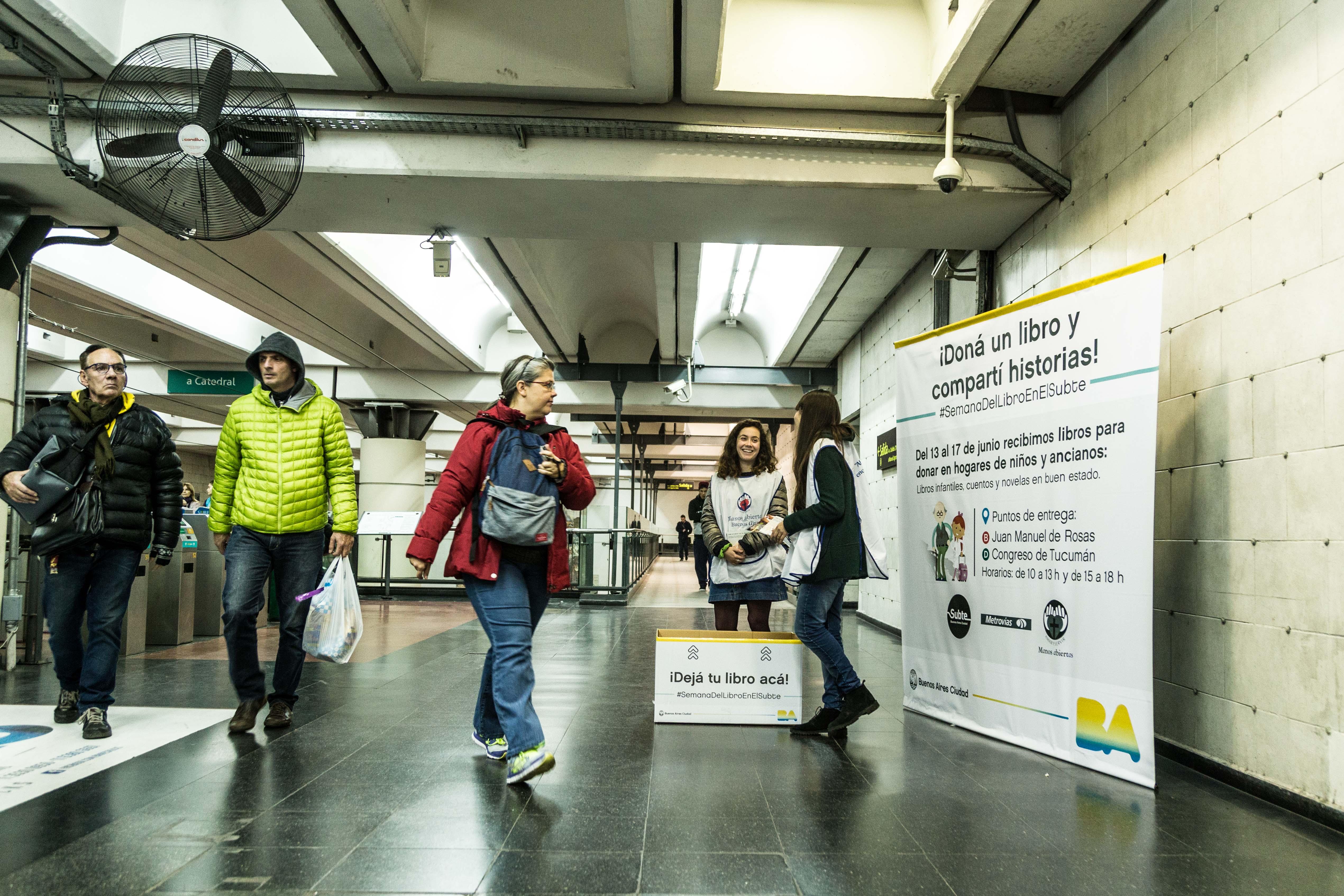 El Subte recolecta libros para hogares de niños y ancianos