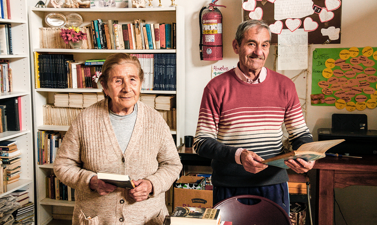 Recibimos más de 800 libros para hogares de niños y ancianos