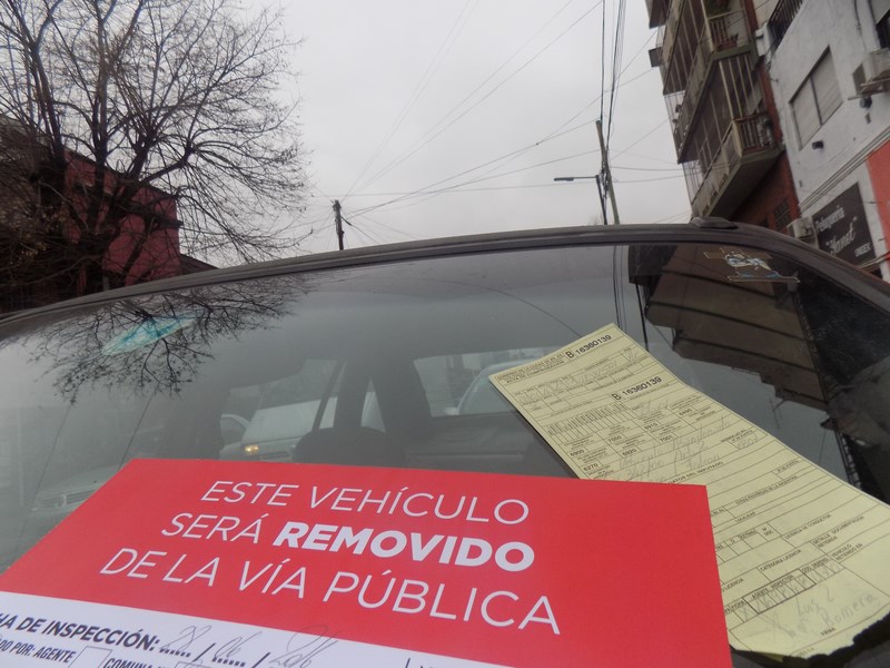 Puesta en valor de plazas y remoción de autos