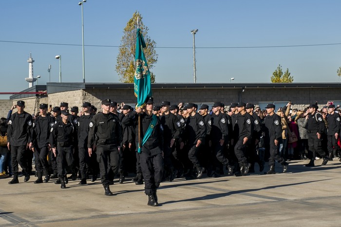 La VII camada de cadetes de la Policía Metropolitana juró la Bandera