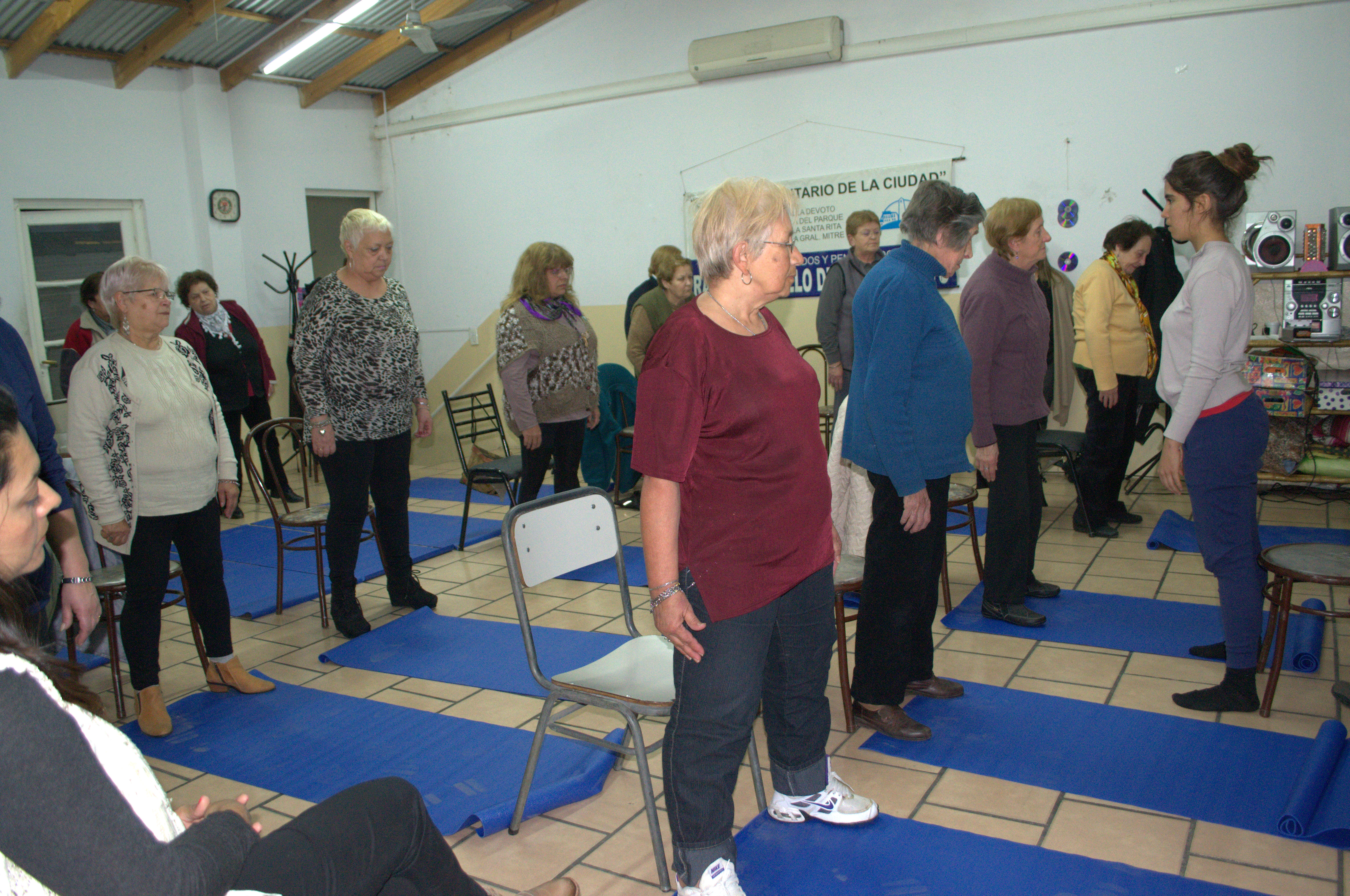Clases de yoga gratuitas para adultos mayores