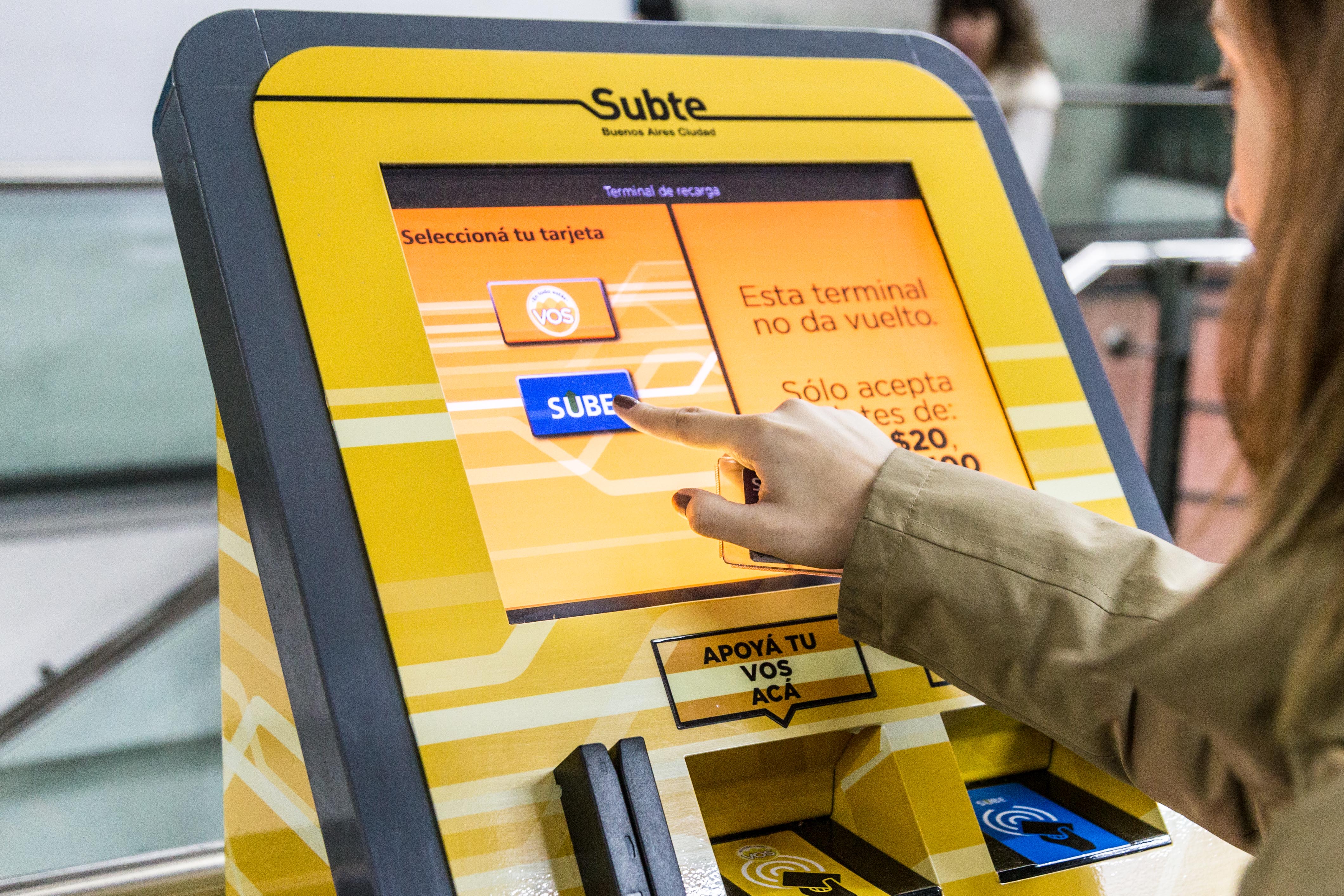 Encontrá máquinas para cargar SUBE en toda la Línea D