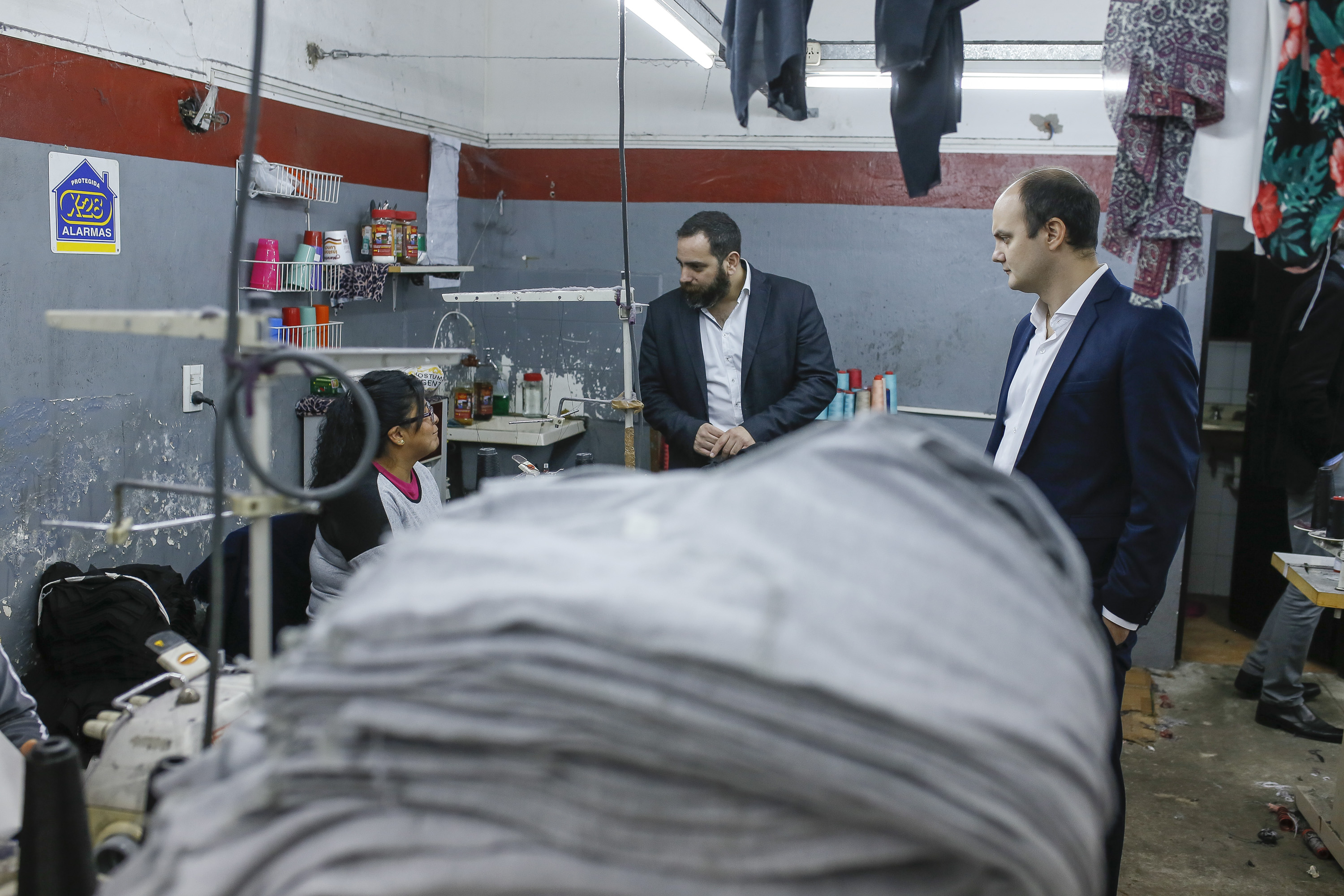 Tres talleres clausurados tras inspecciones conjuntas