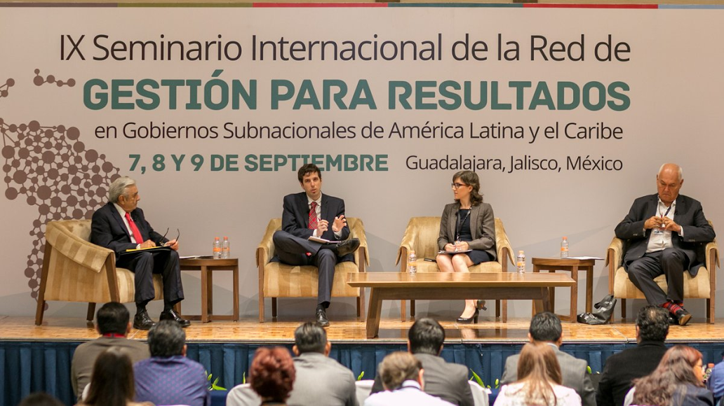 La Ciudad presentó los Compromisos de Gobierno en dos encuentros internacionales