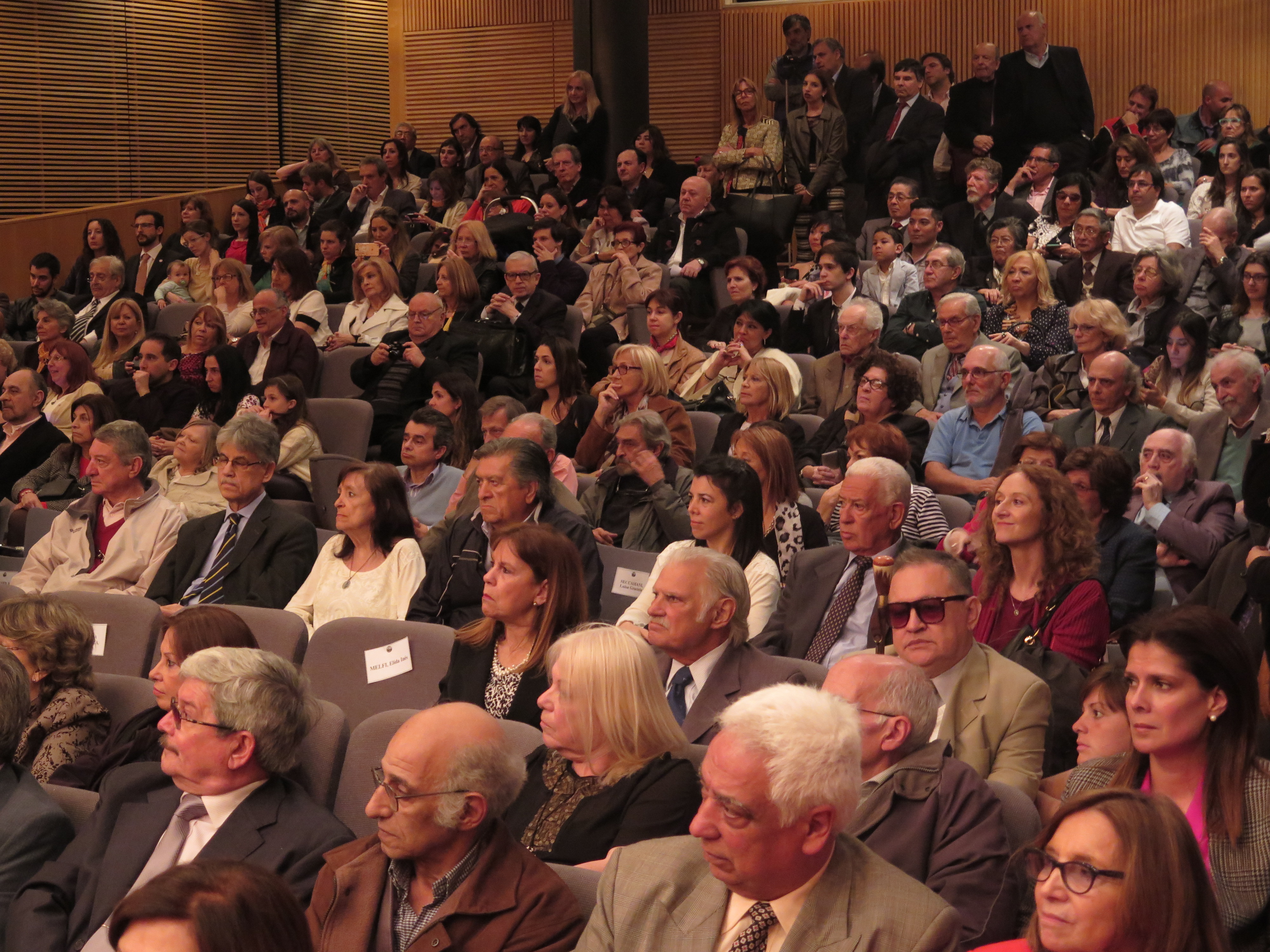 Entrega de medallas a exintegrantes de la procuración general de la ciudad