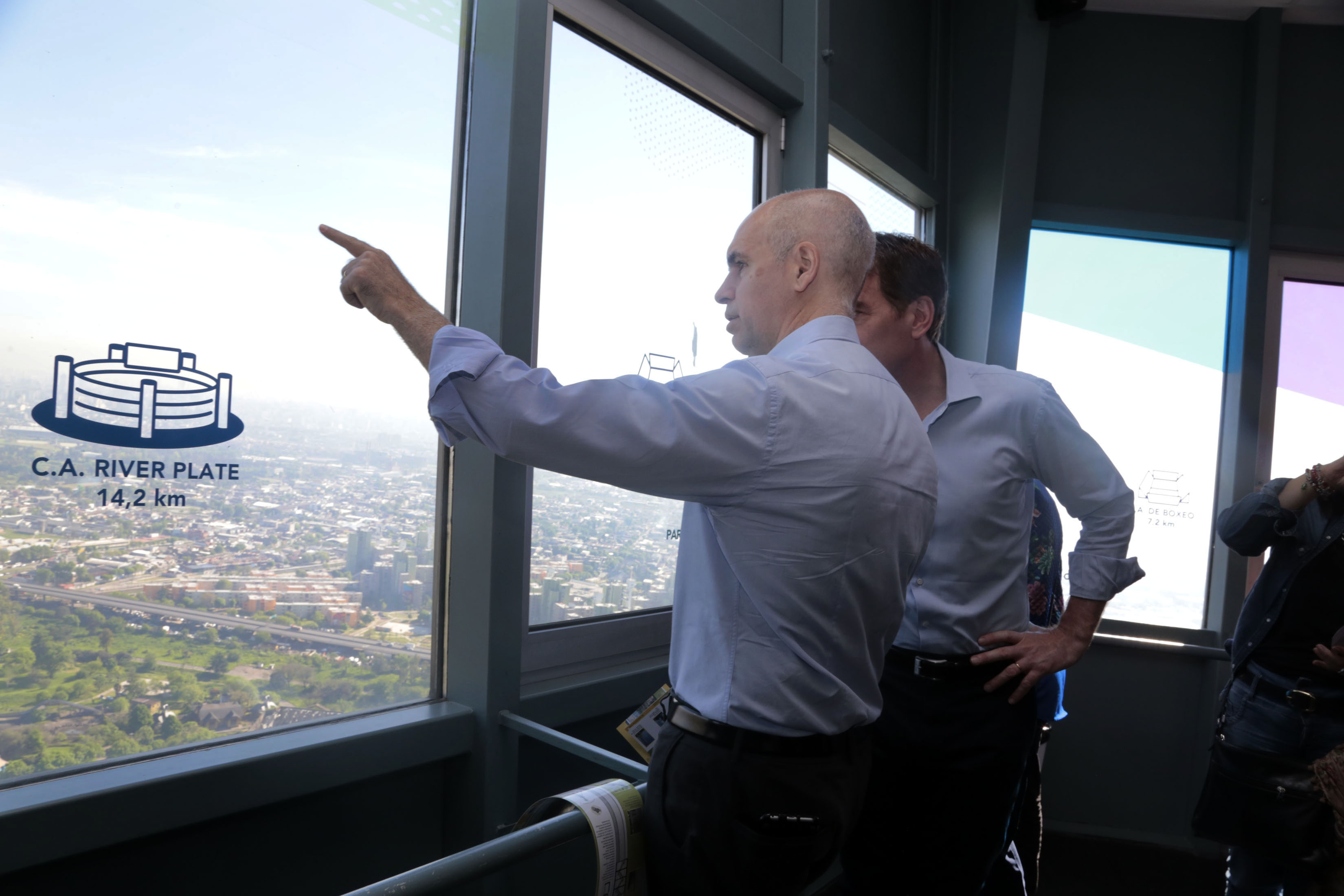 Horacio Rodríguez Larreta, junto a los vecinos en la Torre de la Ciudad