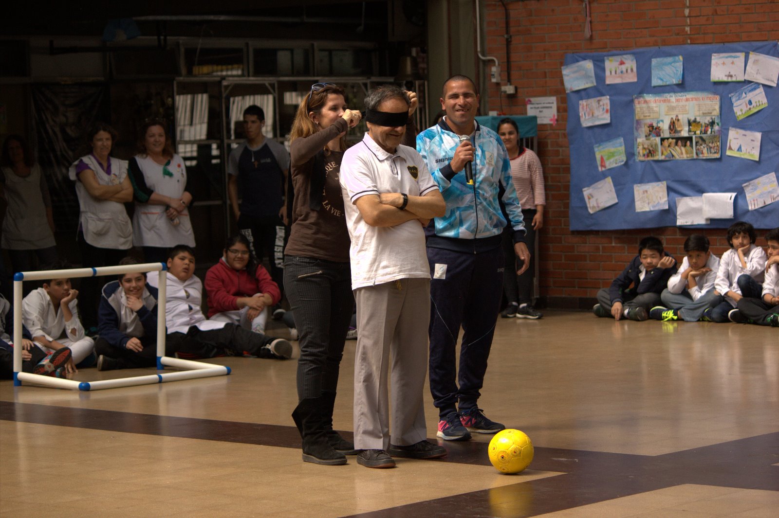 Silvio Velo, líder del fútbol ciego, jugó con los chicos de "Jornada extendida"