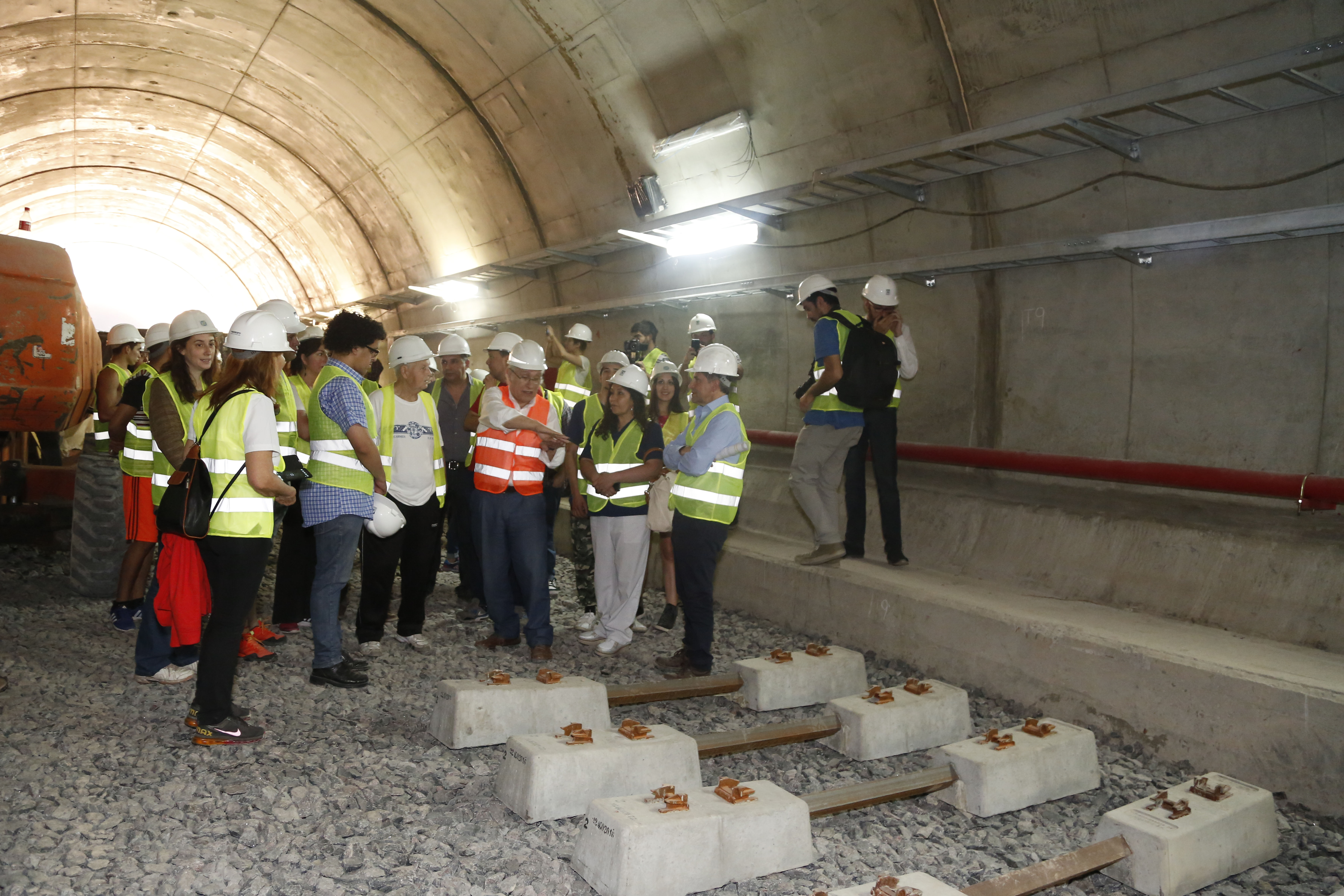 Los vecinos recorrieron la Cochera Parque Patricios del Subte H