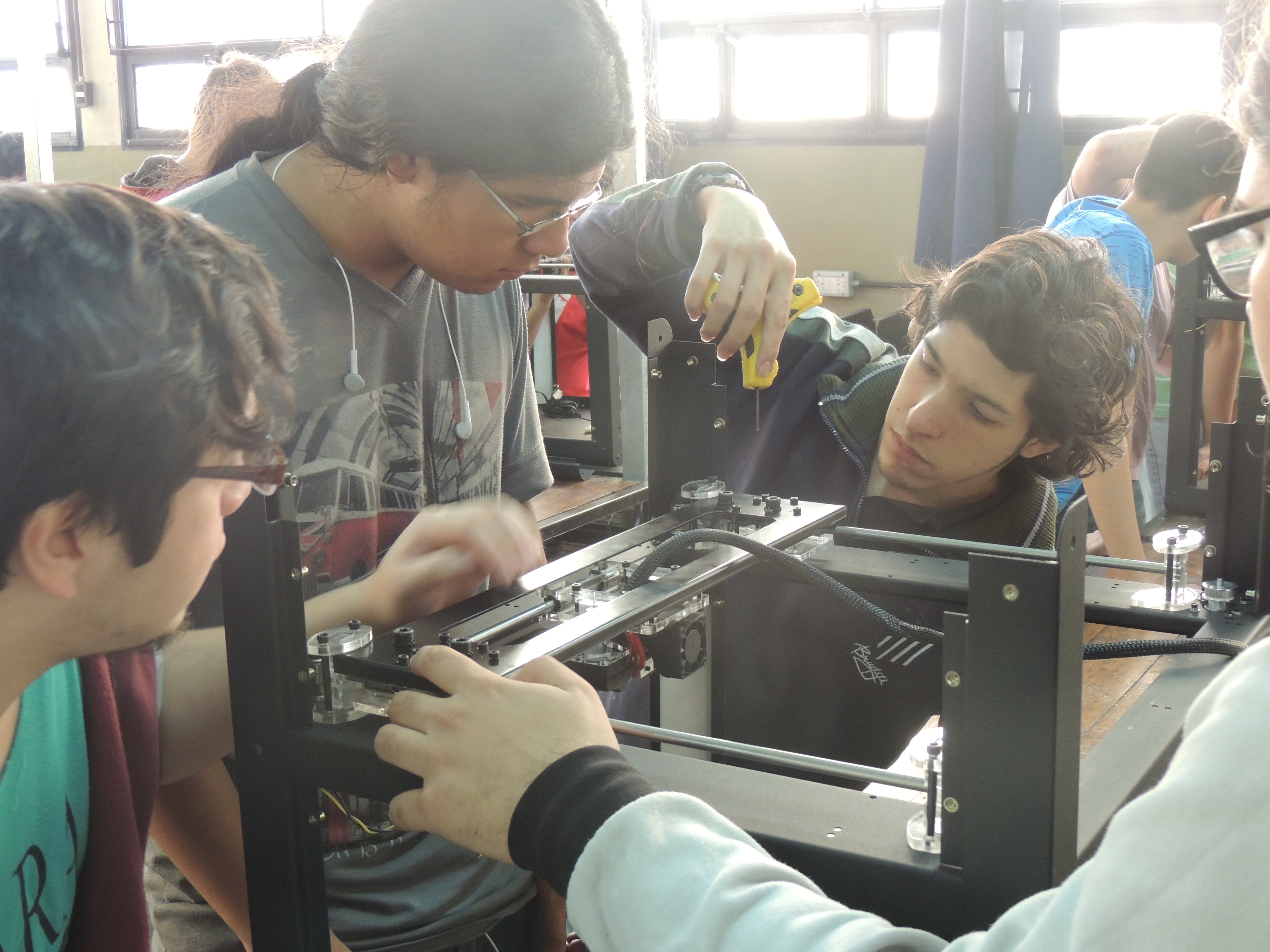 Capacitaciones y talleres de armado de impresoras 3D para docentes y alumnos