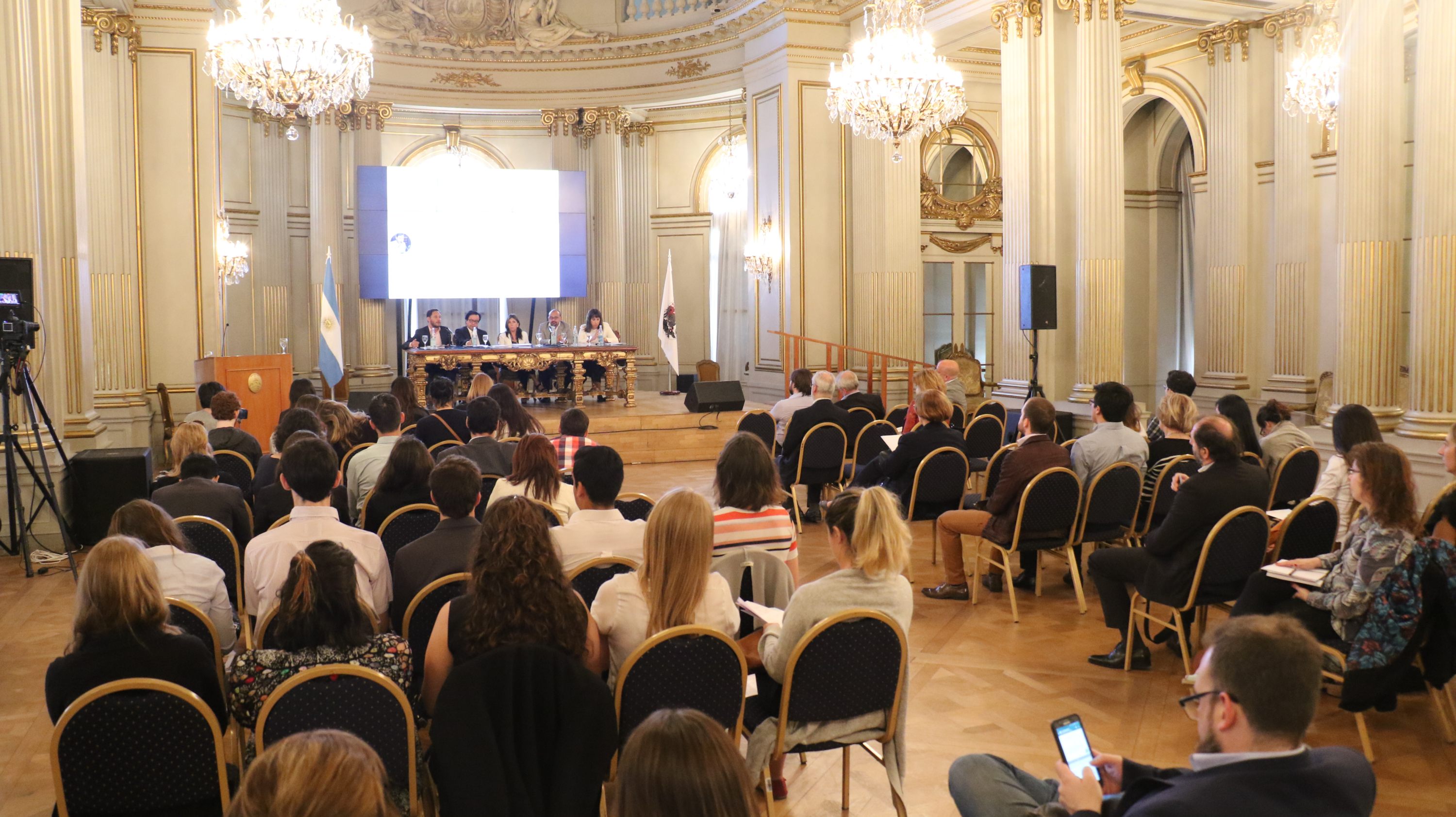 Dialogando BA cerró el año con un evento internacional