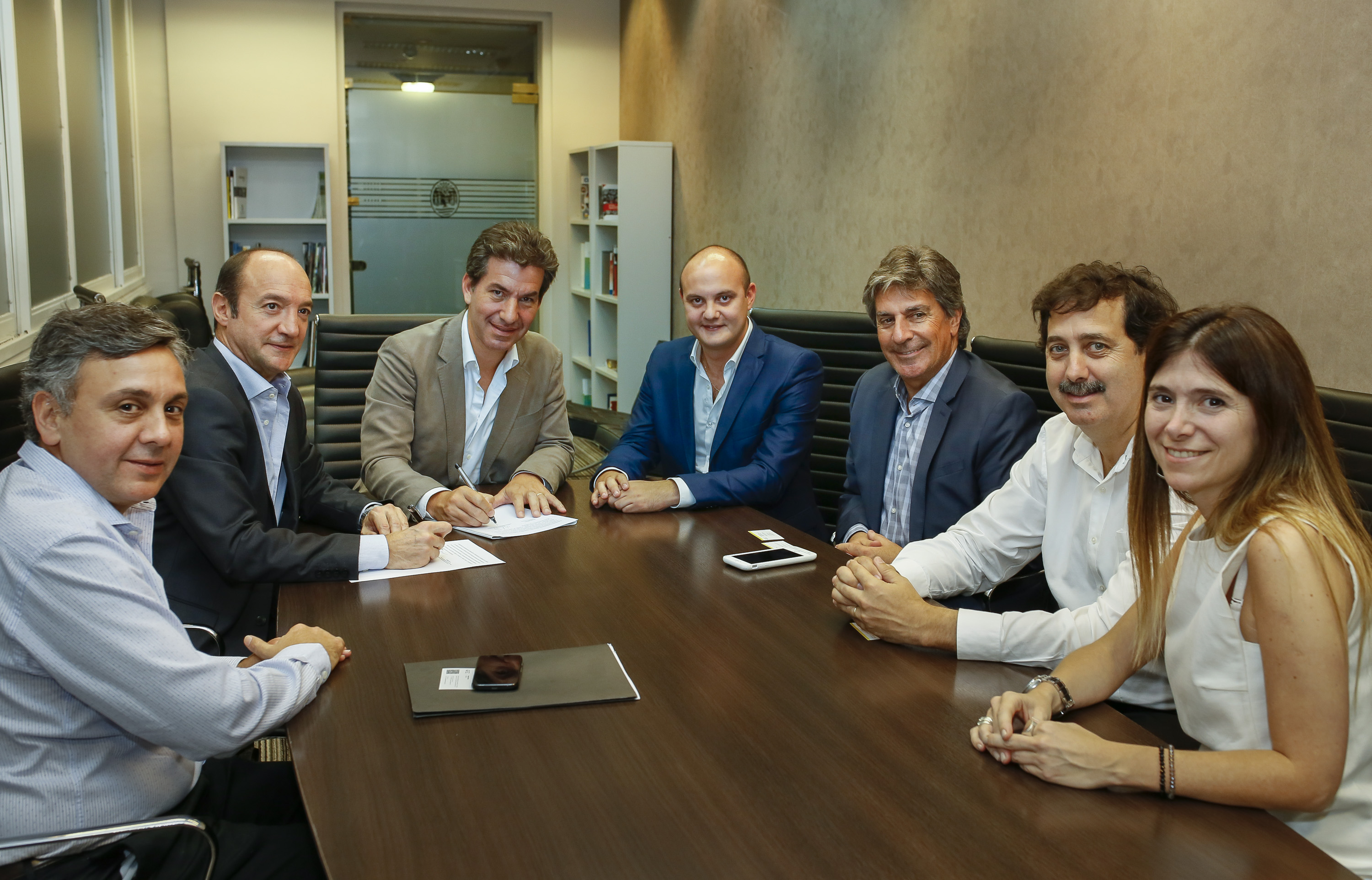 Compromiso para generar 1000 puestos de trabajo en Centros de Contacto de la Ciudad