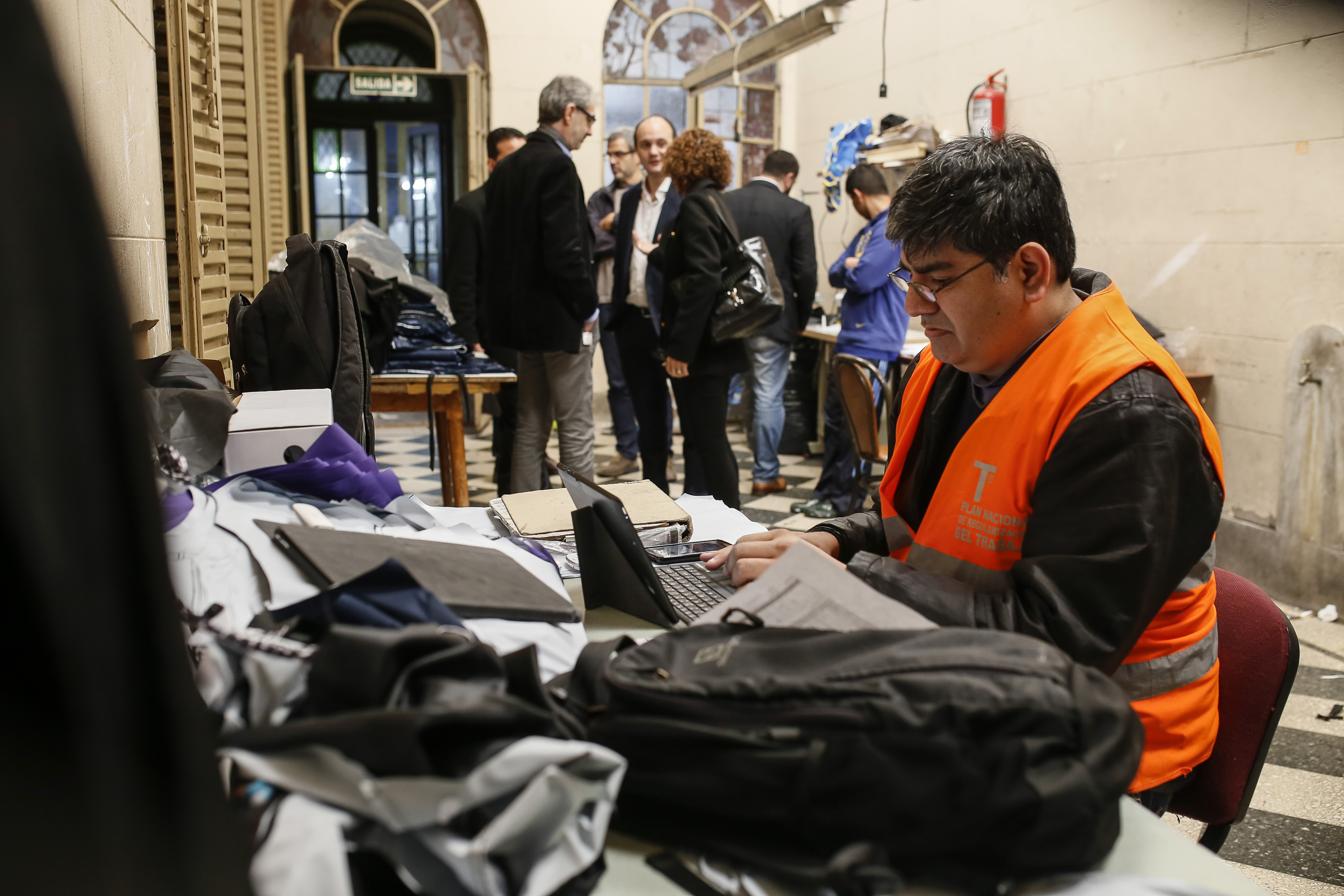 En enero se regularizó el trabajo en más 300 talleres textiles de la Ciudad