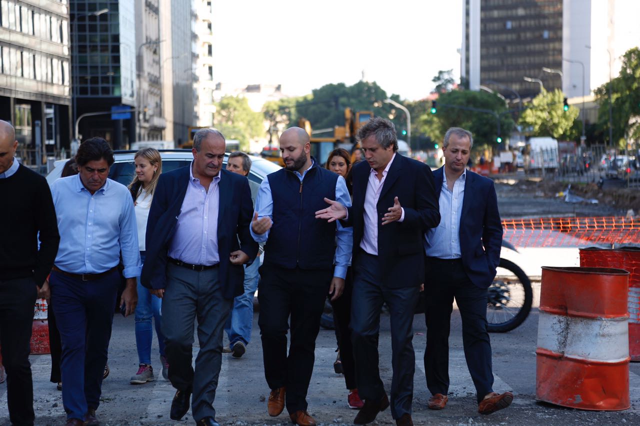 Felipe Miguel visitó las obras en el Metrobus del Bajo