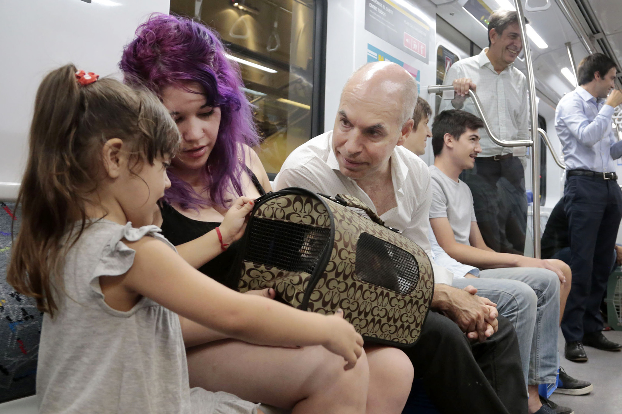 Horacio Rodríguez Larreta anunció que desde este sábado se podrá viajar con mascotas en el Subte
