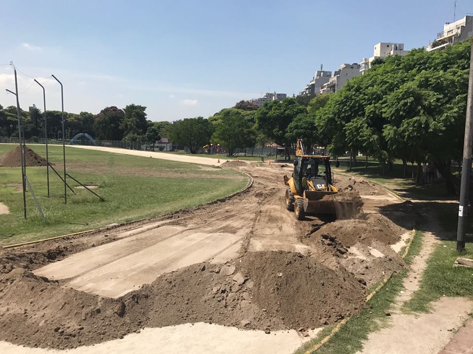 Comenzaron las obras de la nueva pista de atletismo del Parque Chacabuco
