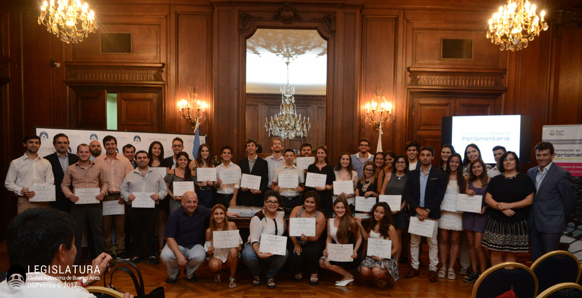  El Ministerio de Gobierno entregó diplomas a egresados del Curso de Formación en Asesoría Parlamentaria