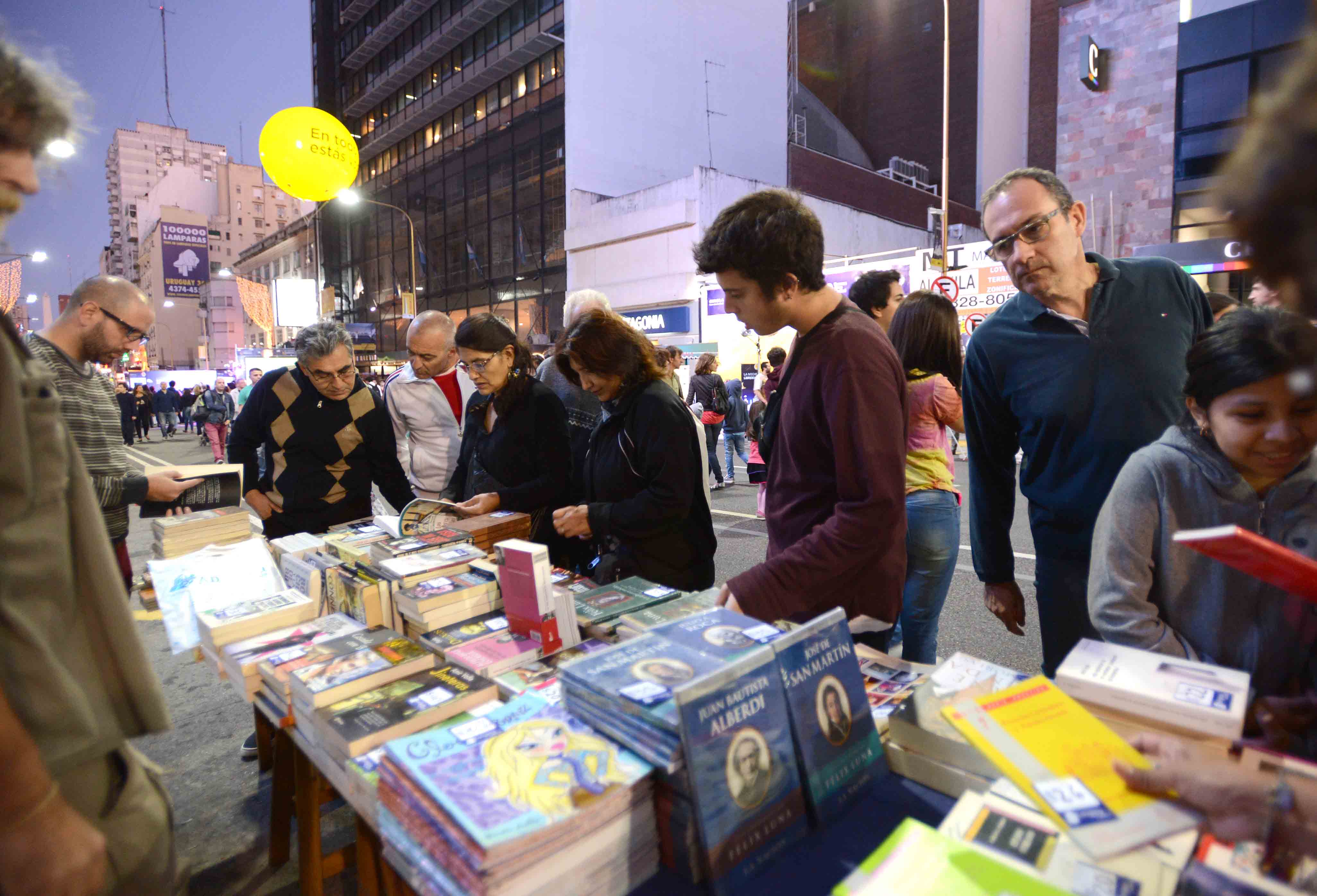 La Noche de las Librerías ilustra la avenida Corrientes