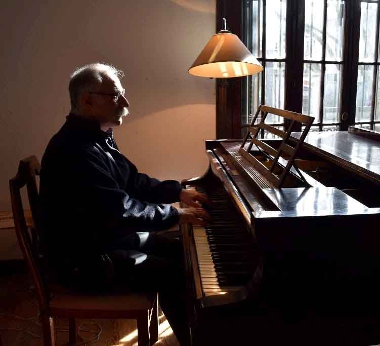 Velada clásica de la Banda Sinfónica de la Ciudad junto a Leo Maslíah