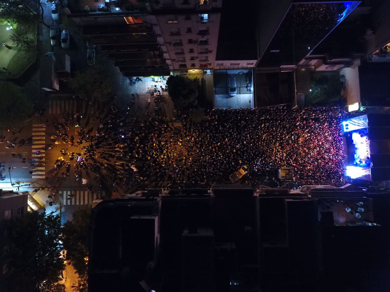 Miles de vecinos vivieron una fiesta en Barracas con las "Estrellas en tu barrio"  