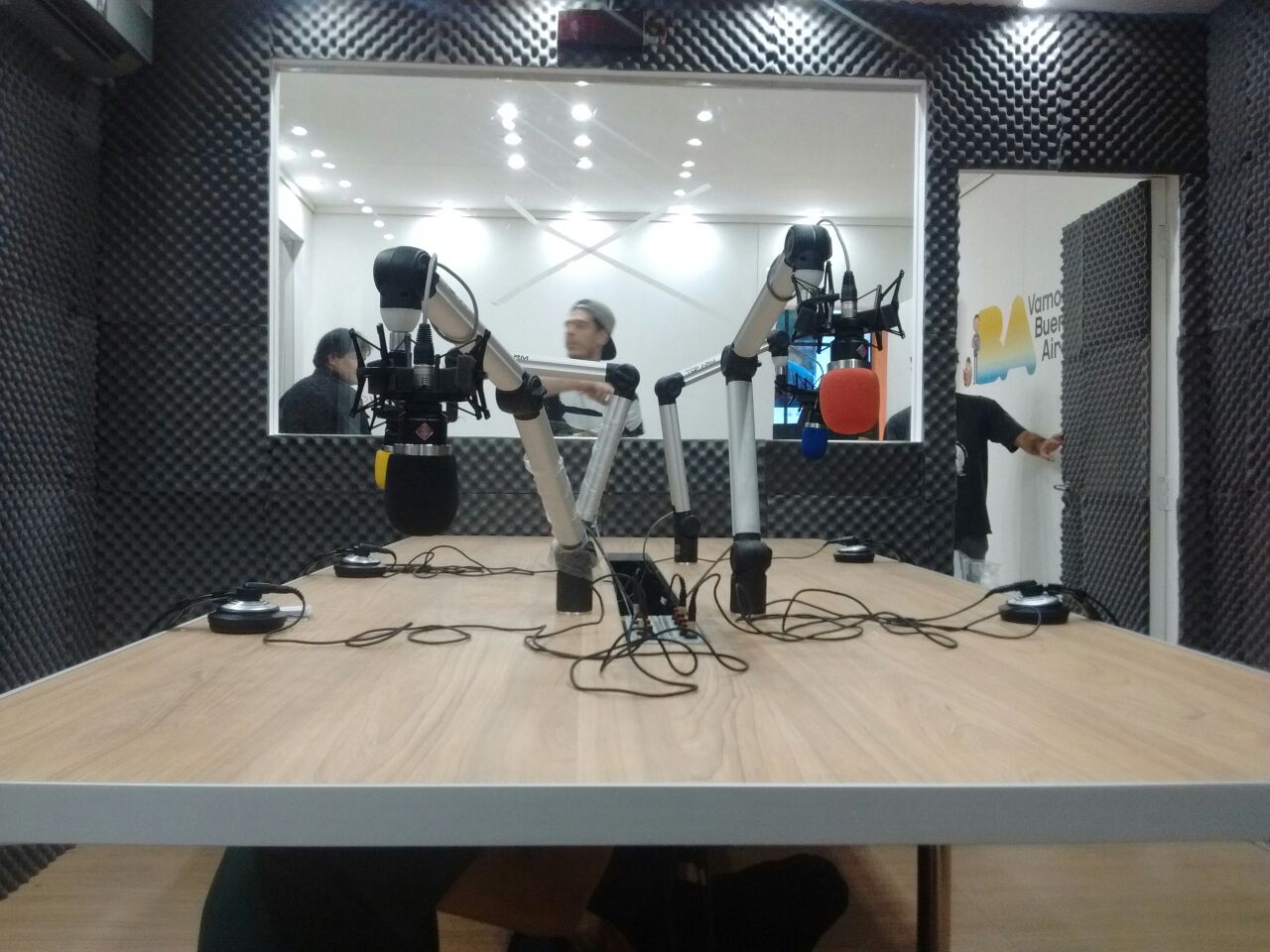 La radio de la Ciudad, con transmisiones en vivo desde la Feria del Libro