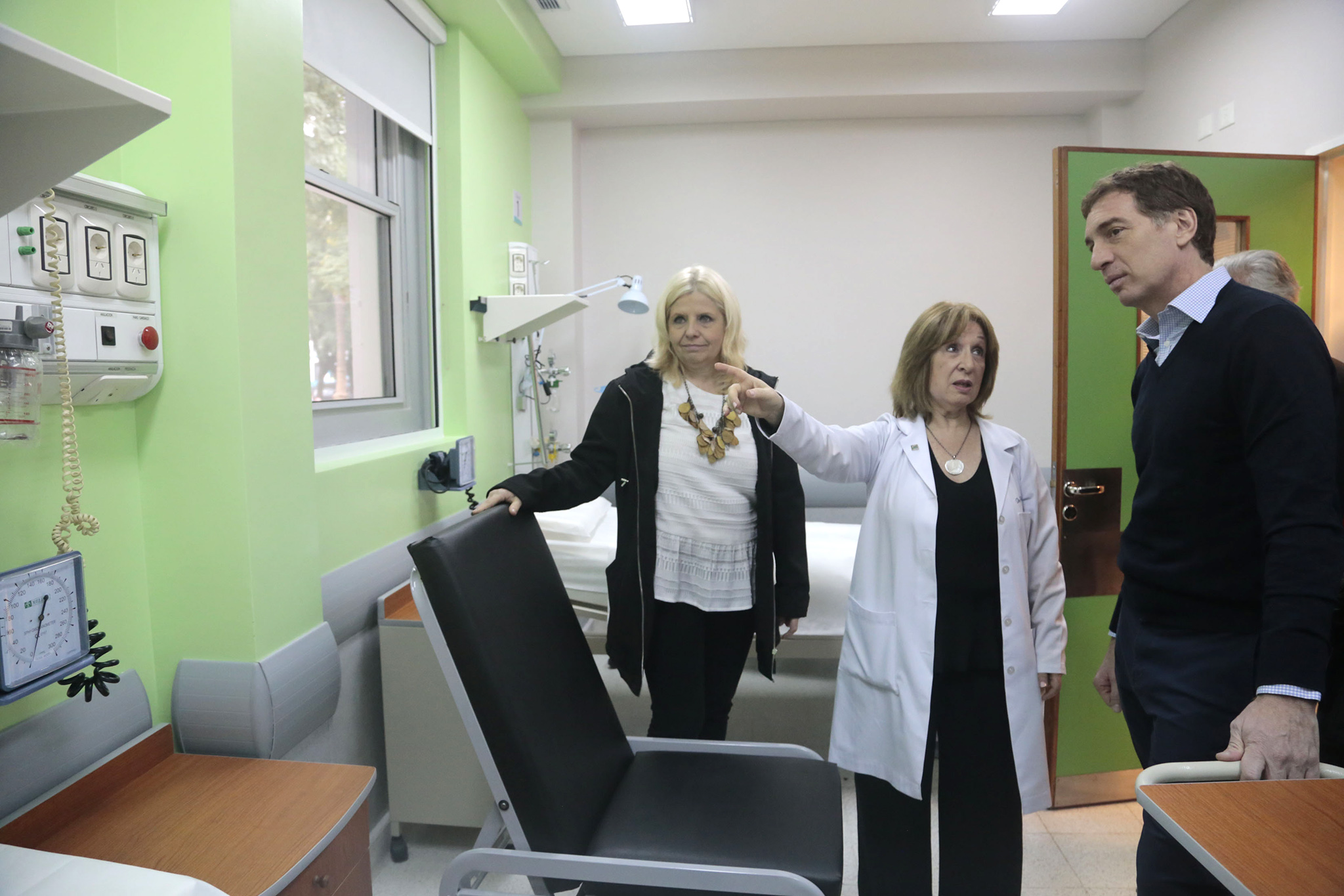 Diego Santilli recorrió una sala de pediatría remodelada del Hospital Muñiz