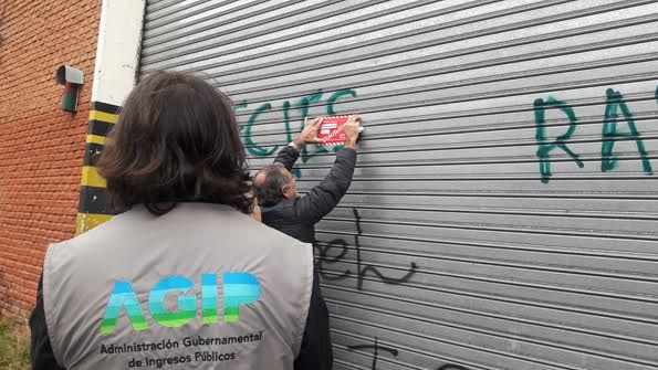 Organismos de control porteños (AGIP-AGC) clausuraron un mayorista de bebidas en Mataderos