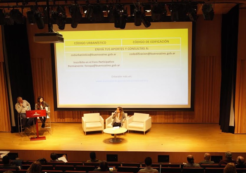 Debate e intercambio de ideas en el Seminario del Foro Participativo Permanente