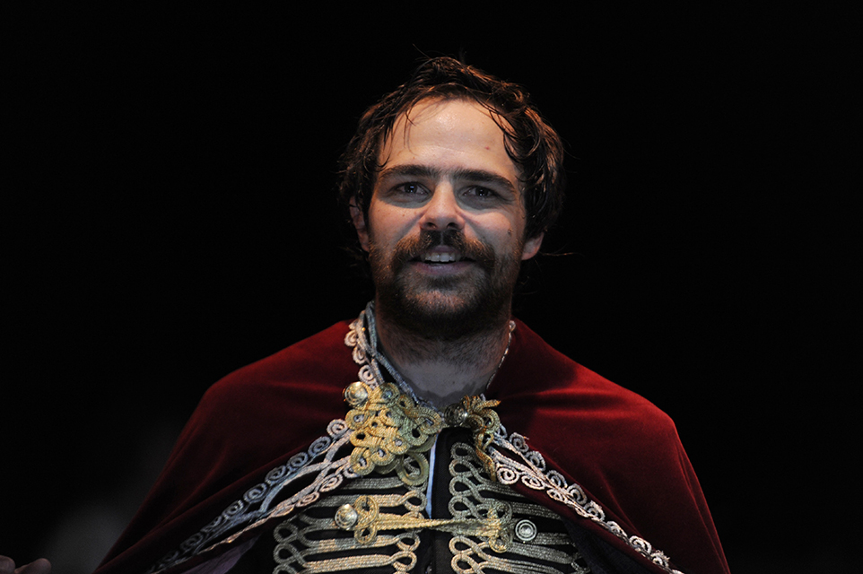 Peter Lanzani protagoniza "El emperador Gynt" en el Cultural San Martín