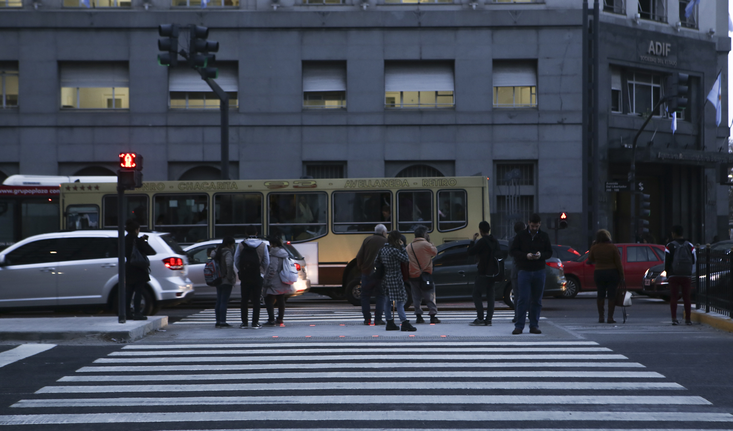 Ya funcionan en la Ciudad los primeros semáforos para peatones tecnológicos