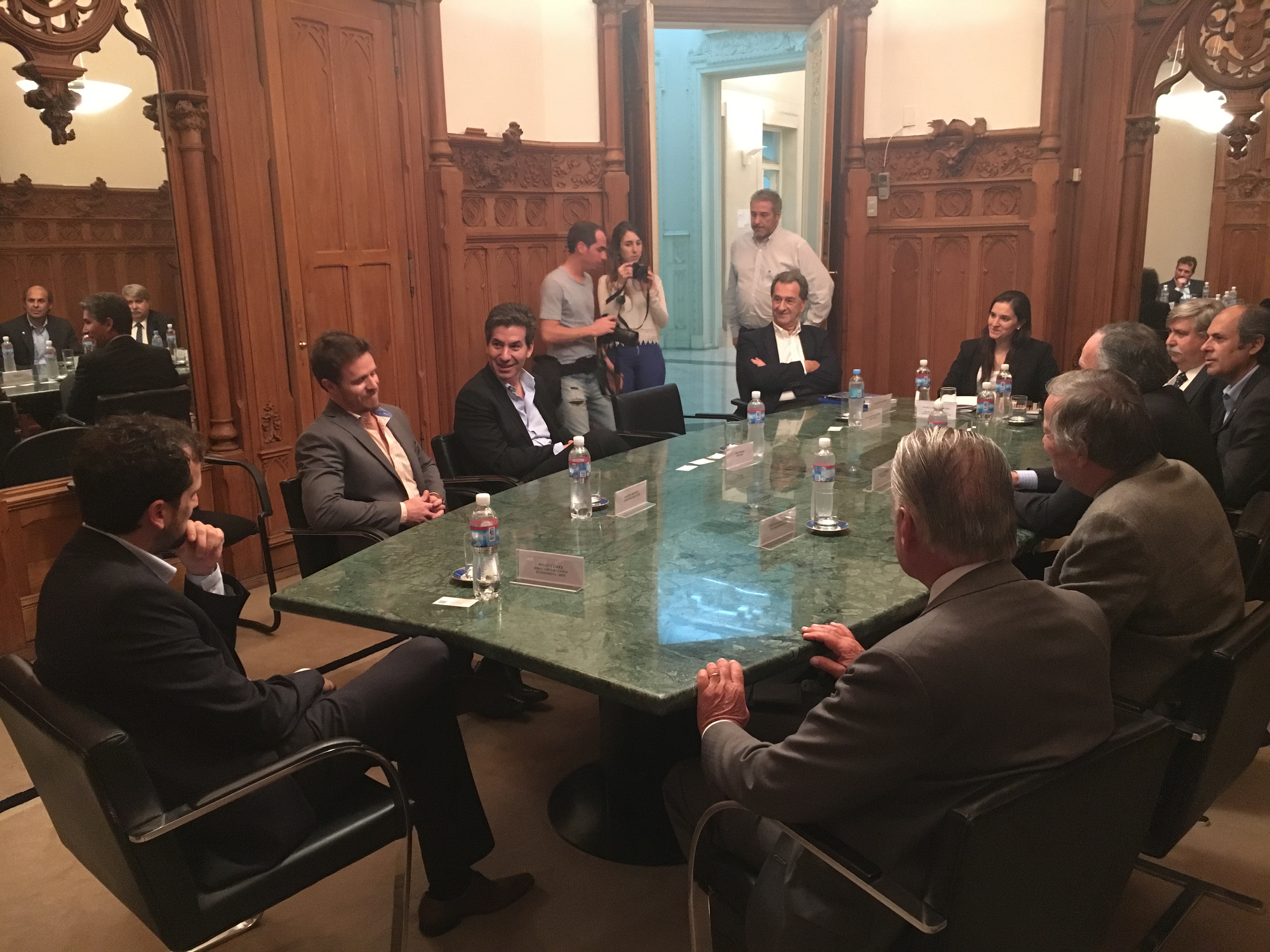 El Gobierno porteño y la UIA firmaron un Convenio Marco, que busca beneficiar a las PyMEs