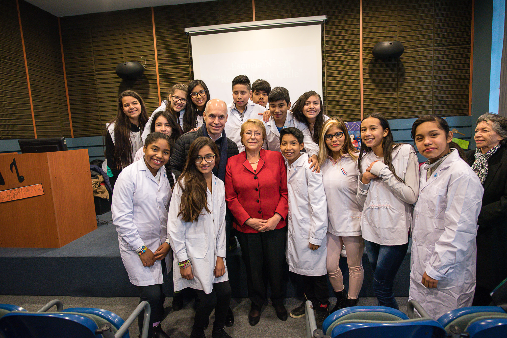 El Jefe de Gobierno porteño y la presidenta de Chile visitaron una escuela en La Boca