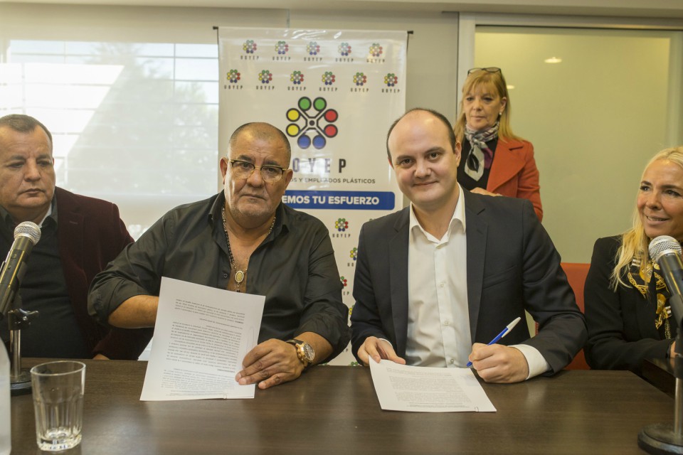 Convenio con el Sindicato del Plástico para fortalecer las inspecciones 