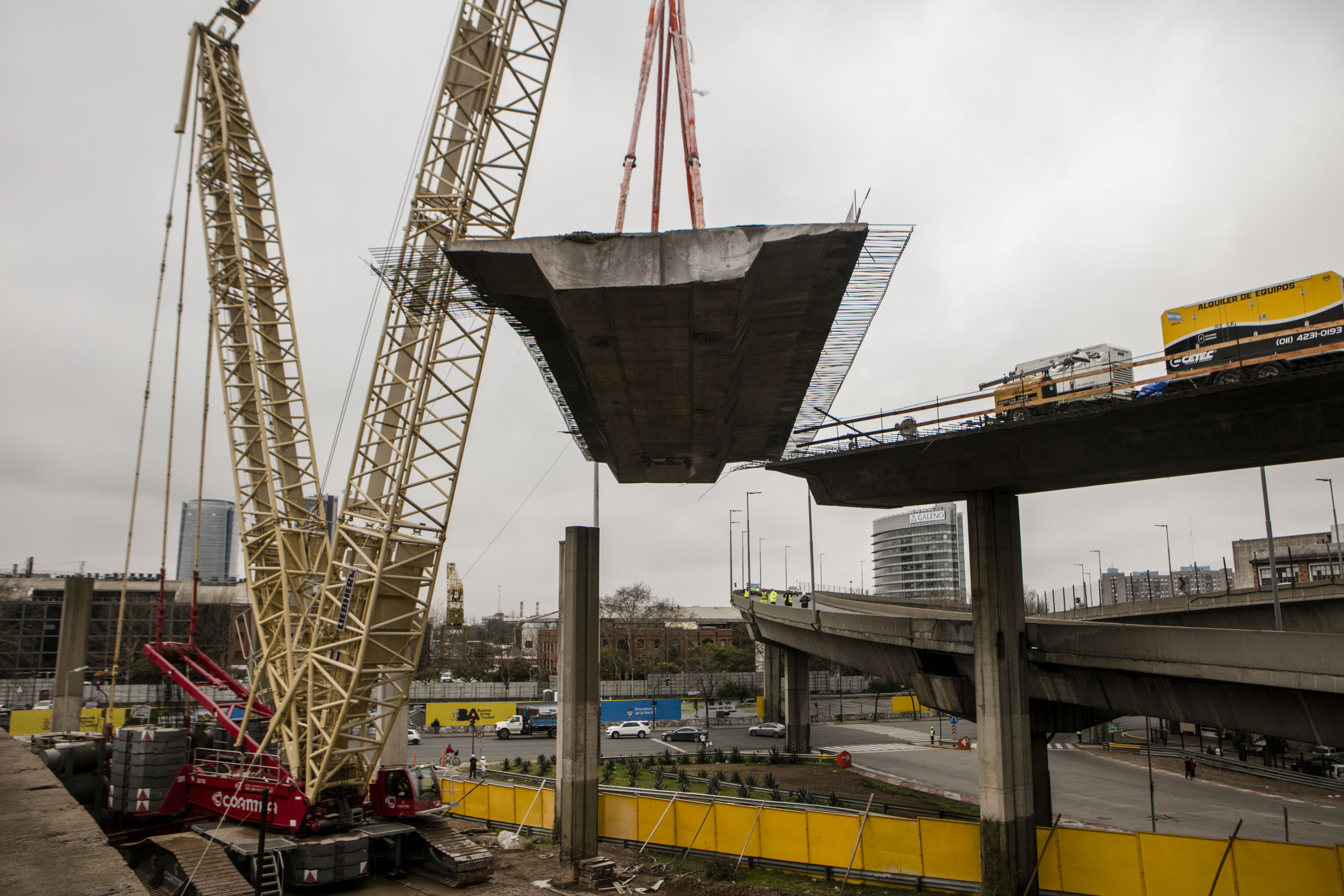 Se desmontó la rampa abandonada de la Autopista 25 de Mayo