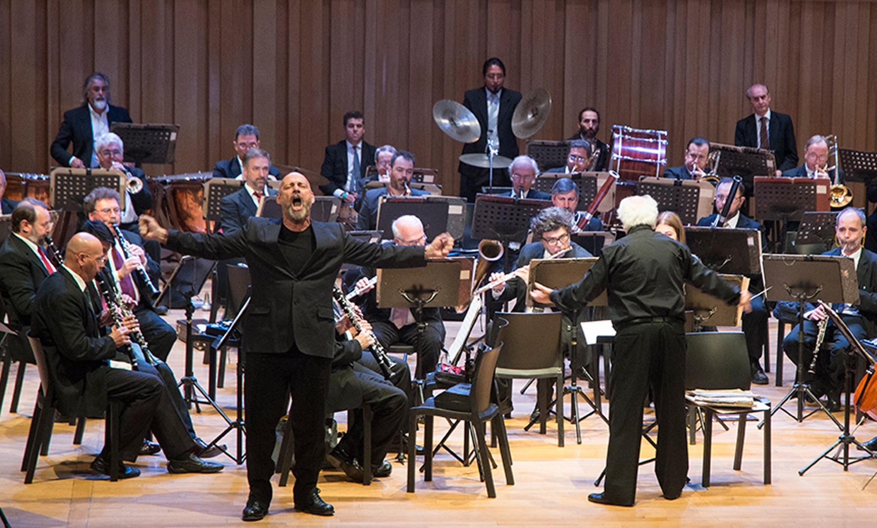 Darío Volonté junto a la Banda Sinfónica en la FADU