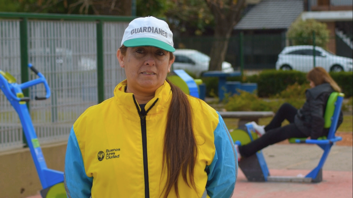 Guardianes de tu plaza, el cuidado de los espacios verdes en primera persona