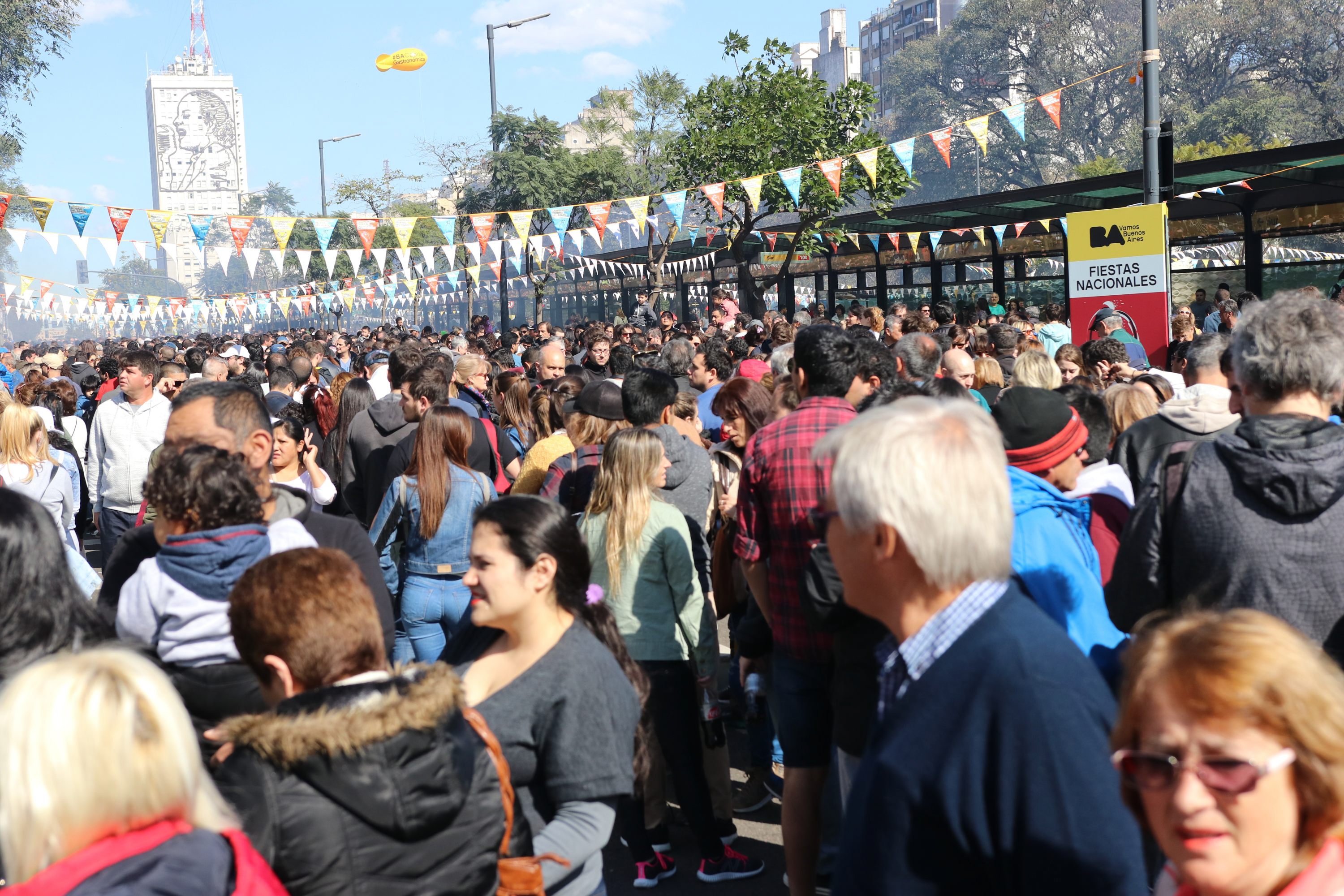 El Campeonato Federal del Asado convocó a más de 350.000 personas en el Obelisco
