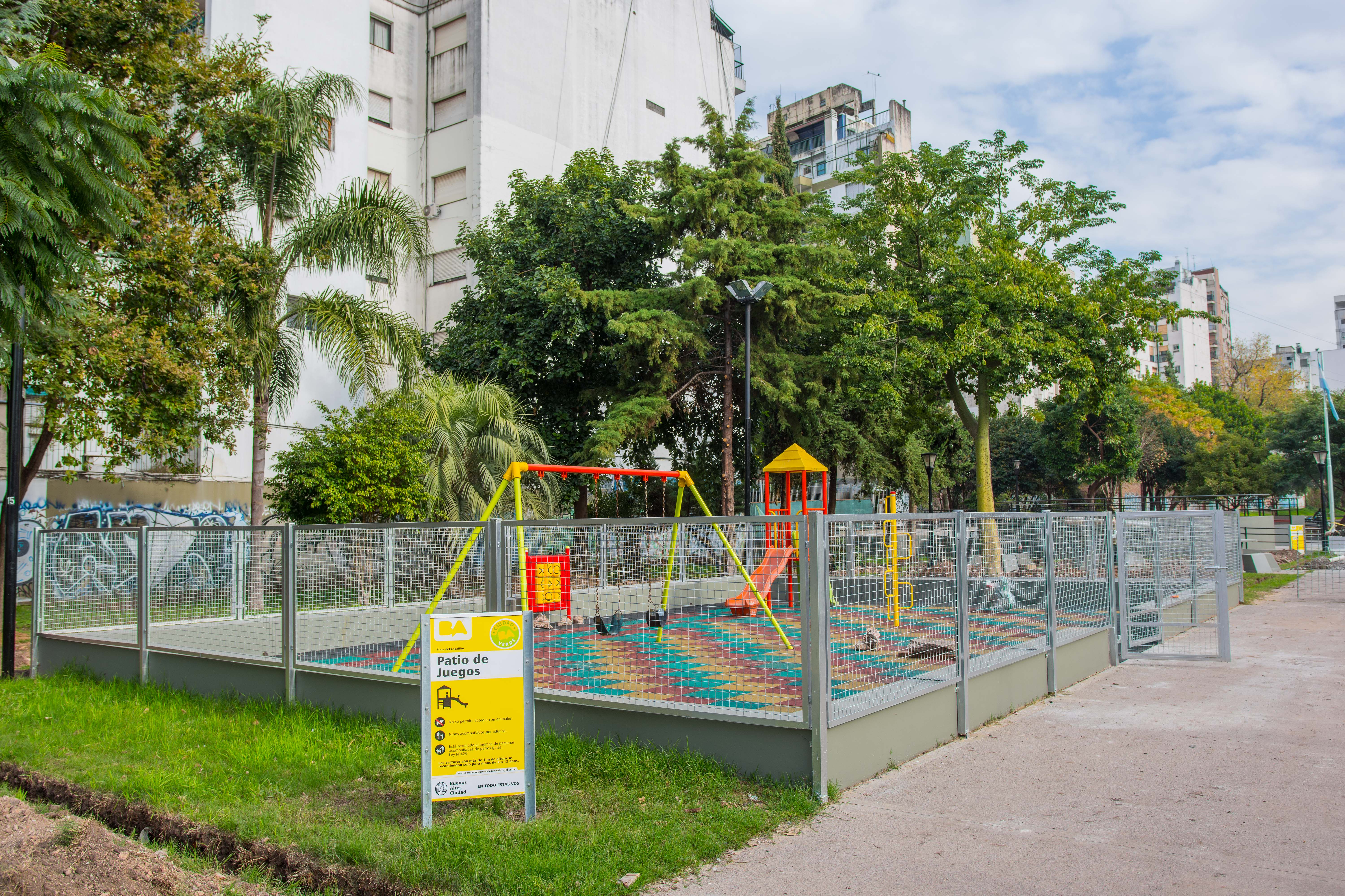 Ya puede disfrutarse de la renovada Plaza del Caballito