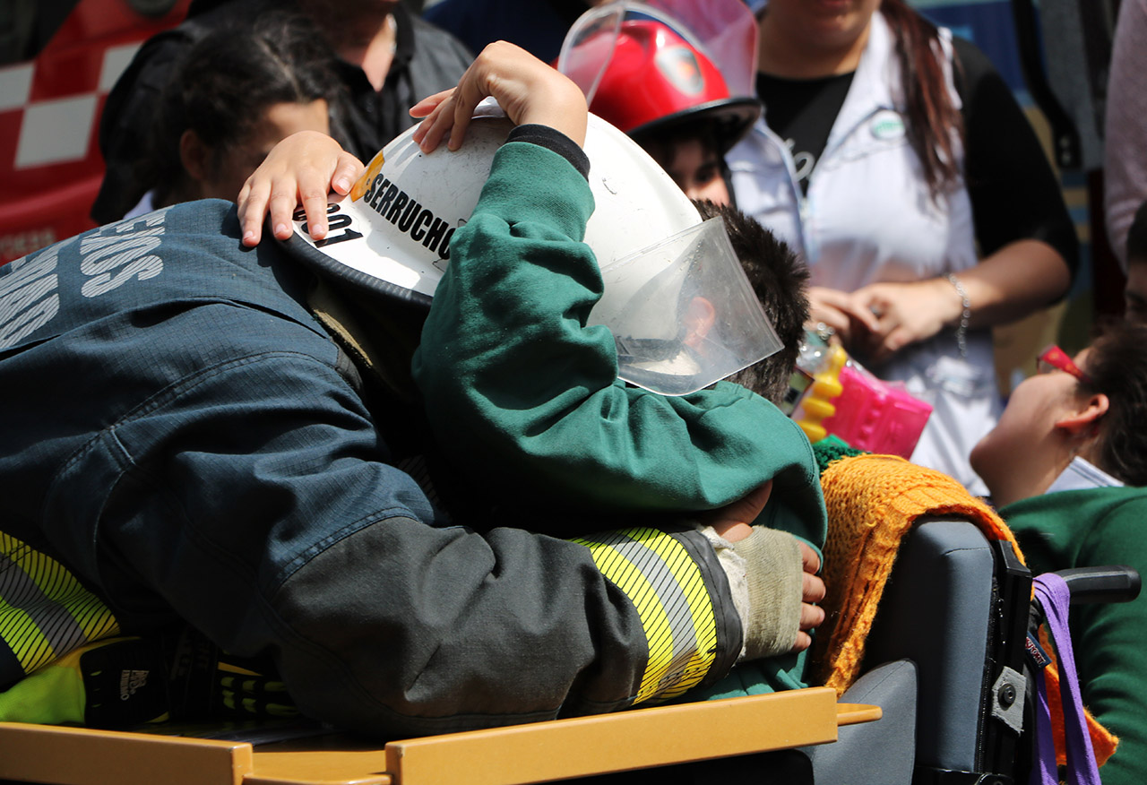 Los Bomberos de la Ciudad visitaron la Fundación VITRA