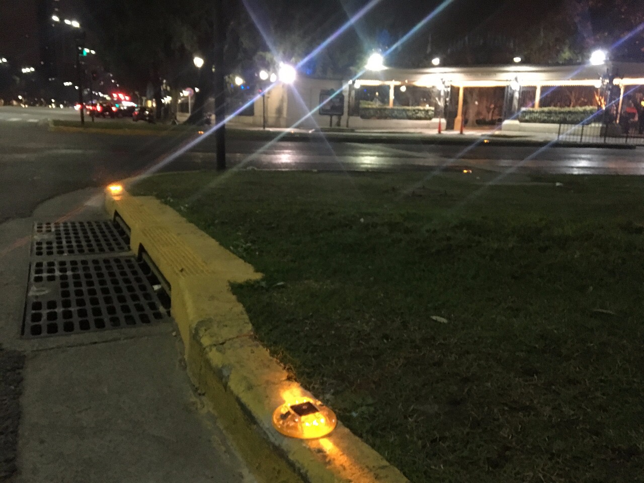 La Ciudad instala tachas luminosas solares en las rotondas